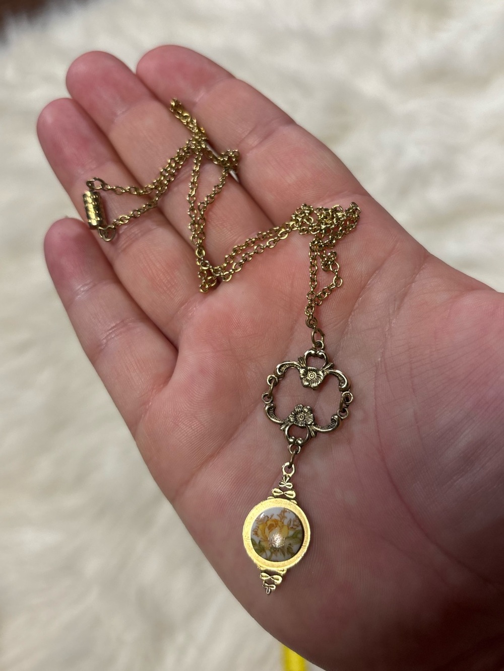 Vintage Delicate Gold Colored Floral Pendant Necklace